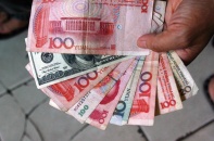 Đồng nhân dân tệ tiến thoái lưỡng nan