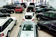 Nhà giàu tranh mua ô tô