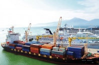 Cuộc đua “ngầm” giữa các cảng biển miền Trung
