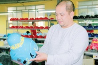 Chuyện doanh nhân làm mũ bảo hiểm Tằng cẩu vì tình yêu với phụ nữ Thái