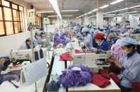 Đảm bảo mức sống tối thiểu: Tăng lương tối thiểu chưa là lời giải duy nhất
