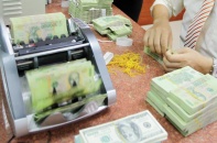 Ngân hàng “ôm” nợ xấu hét giá cao