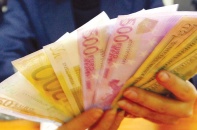 Euro tăng giá, ai được lợi?