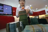 Ngân hàng mạnh tay gom hàng, đỡ giá