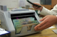 Lên sàn ngoại, ngân hàng nội được gì?