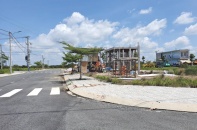 Doanh nghiệp địa ốc “tay không bắt giặc”