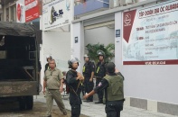 Lách luật, Alibaba tác oai, tác quái