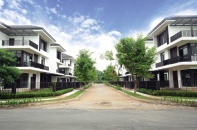 Hà Đô cân đong giữa điện và bất động sản
