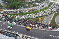 Lấn cấn thu phí đường dẫn vào sân bay