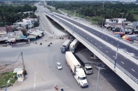 “Bốc thuốc” trị ùn tắc đường vào cảng Cát Lái