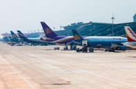 Cẩn trọng khi mở lại đường bay quốc tế