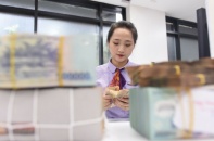 Tín dụng tăng trưởng chậm lại, dư nợ vẫn rất lớn