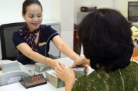 Lãi suất huy động giảm sâu, ngân hàng hưởng lợi
