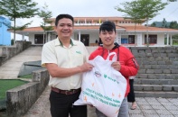 Bia Huda trao 8.000 phần quà cho các gia đình khó khăn tại Miền Trung