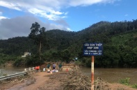 Bộ Giao thông Vận tải hỗ trợ Kon Tum dầm sắt thông tuyến giao thông bị chia cắt do bão lũ
