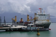Nhiều hỗ trợ cho hoạt động xuất nhập cảnh hàng hóa tại cảng Chân Mây
