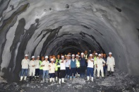 Thông hầm số 1 dự án Cải tạo tuyến đường sắt qua đèo Khe Nét - Quảng Bình