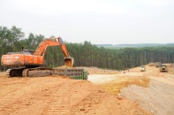 Dự án đầu tư xây dựng Quốc lộ 15D đoạn 1 đã bàn giao mặt bằng 4,31 km
