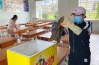 TP.HCM: Tiêu độc khử trùng trường lớp để đón học sinh đi học lại ngày 17/2