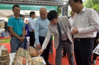Hàng nông sản xuất khẩu của doanh nghiệp Việt phải dán nhãn “Tây”