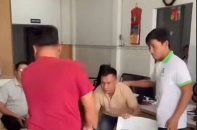 Bình Dương: Bắt "nóng" kẻ mang sổ đỏ giả đi bán ngay tại phòng công chứng 