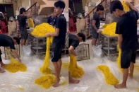 TP.HCM: Triệt phá "hang ổ" sản xuất mì trộn hóa chất đã hoạt động hơn 10 năm