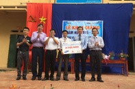 Báo Đầu tư trao 240 suất học bổng Vì trẻ em Việt Nam trong ngày khai giảng năm học mới