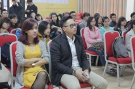 Sinh viên Ngoại thương hào hứng với thương mại điện tử