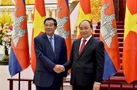 Thủ tướng Nguyễn Xuân Phúc hội đàm với Thủ tướng Campuchia Hun Sen, chứng kiến ký kết 3 văn kiện hợp tác