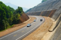 Giao, điều chỉnh kế hoạch đầu tư trung hạn vốn ngân sách trung ương