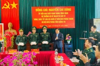 Bộ trưởng Nguyễn Chí Dũng chúc Tết, tặng quà chiến sĩ, công nhân, gia đình chính sách tỉnh Quảng Trị