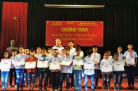 200 suất học bổng "Vì trẻ em Việt Nam" đến với học sinh tỉnh Điện Biên