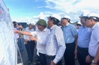Đi từng dự án, xuống từng địa phương để “thúc” tăng trưởng kinh tế