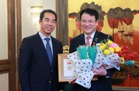 Thứ trưởng Bộ KH&ĐT Trần Quốc Phương nhận Kỷ niệm chương “Vì sự nghiệp ngoại giao Việt Nam”