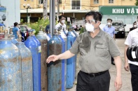 Thủ tướng: Tiếp tục ưu tiên vaccine cho TP. HCM trong điều kiện khan hiếm