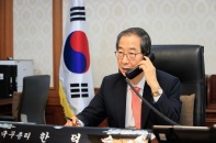 Thủ tướng Phạm Minh Chính điện đàm với Thủ tướng Hàn Quốc Han Duck-soo