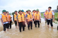 Bảo đảm an toàn đê điều, hồ đập, triển khai phương tiện hỗ trợ người dân