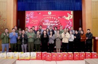 Bộ Kế hoạch và Đầu tư trao quà, thăm hỏi cho các công đoàn viên