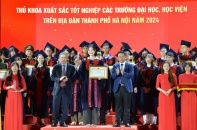 Hà Nội tuyên dương 100 thủ khoa xuất sắc, tiêu biểu năm 2024 