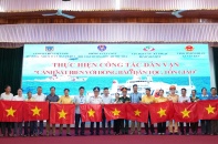Đội CSGT đường bộ cao tốc số 4 cùng Doanh nghiệp trao quà tại Nghệ An