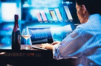 VN-index tăng hơn 8 điểm, cổ phiếu chứng khoán tăng mạnh