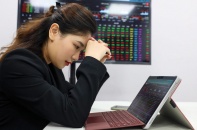 Thanh khoản giảm mạnh, VN-Index giảm 3,38%