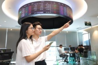 Thanh khoản đầu năm gần 10.000 tỷ đồng, VN-Index nhuộm xanh tím gần 37 điểm