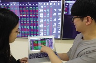 Nhóm cổ phiếu ngân hàng nâng đỡ thị trường, VN-Index nhích nhẹ