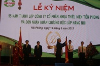 Nhựa Thiếu niên Tiền Phong nhận Huân chương Độc lập hạng Nhì