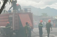 Kho sơn phát nổ dẫn đến cháy lớn làm rung chuyển khu dân cư
