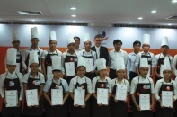 Trao chứng chỉ tốt nghiệp cho 18 học viên thuộc chương trình học bổng “Từ ước mơ đến hiện thực”