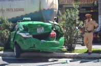 Tai nạn giao thông liên hoàn giữa xe taxi và xe bồn, tài xế thoát chết hy hữu