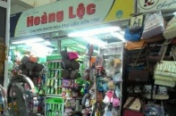 Cửa hàng được Kềm Nghĩa hỗ trợ trưng bày sản phẩm lại bày ...hàng nhái