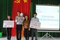 Học bổng "Vì trẻ em Việt Nam" đến với học sinh nghèo 2 tỉnh Đăk Lăk và Lâm Đồng